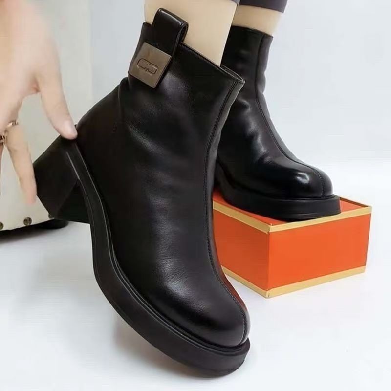 Women's Simple And Elegant Mid Heeled Short Boots